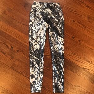 Fabletics leggings, splatter print size xs